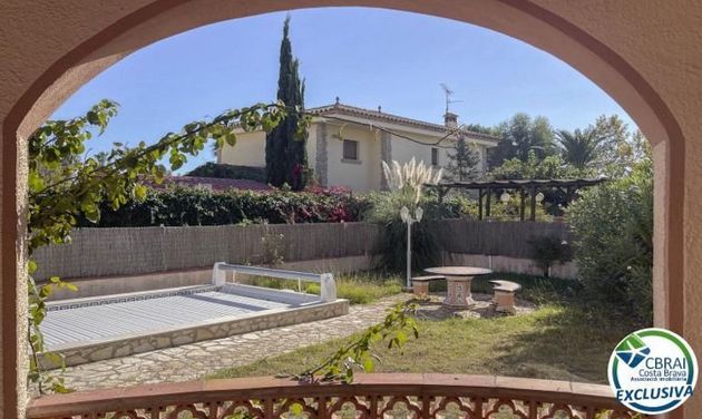 Foto 2 de Venta de casa en calle De Viladamunt de 2 habitaciones con piscina y jardín