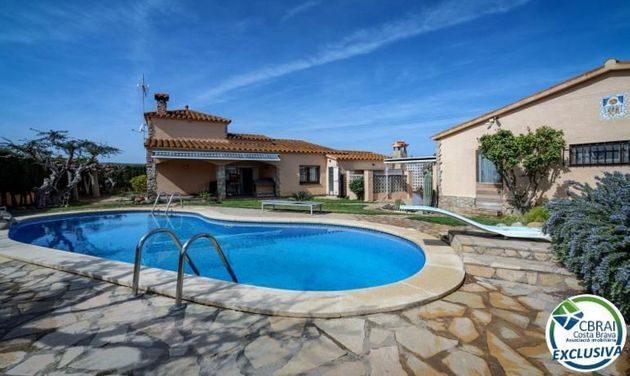 Foto 1 de Casa en venda a calle Argelac de 4 habitacions amb piscina i garatge