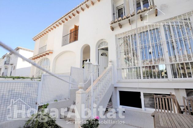 Foto 1 de Venta de casa en Playa del Puig de 4 habitaciones con terraza y piscina