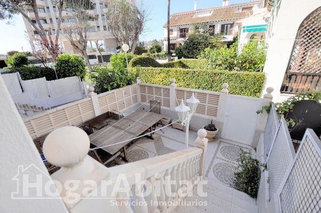 Foto 2 de Venta de casa en Playa del Puig de 4 habitaciones con terraza y piscina