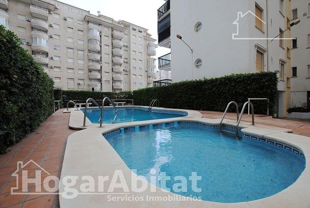 Foto 1 de Piso en venta en Playa de Gandia de 3 habitaciones con terraza y piscina