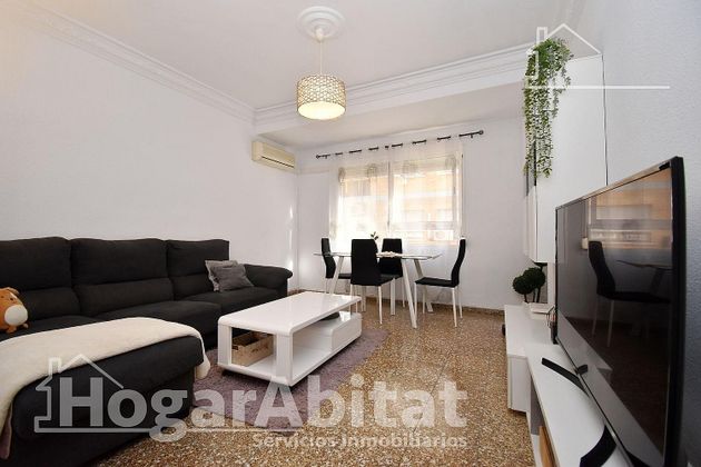 Foto 1 de Piso en venta en Aldaia de 3 habitaciones con terraza y aire acondicionado