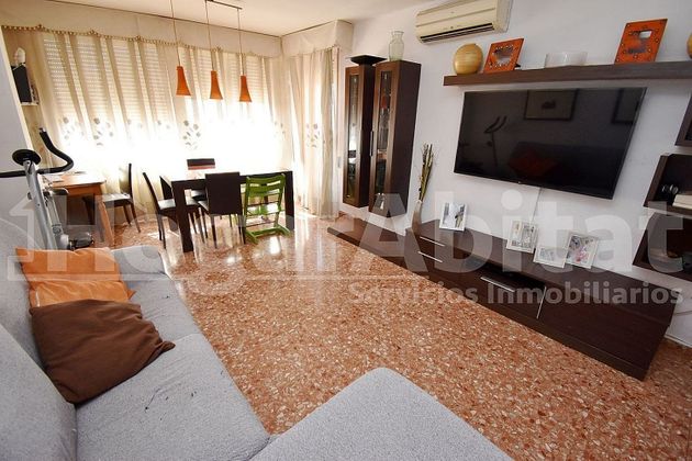 Foto 2 de Piso en venta en Zona Llombai de 4 habitaciones con balcón y aire acondicionado