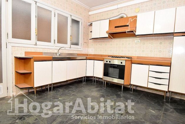 Foto 1 de Pis en venda a Centro - Castellón de la Plana de 7 habitacions amb balcó i calefacció