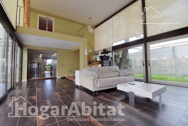 Foto 2 de Chalet en venta en El Grao de 4 habitaciones con terraza y piscina