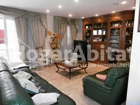 Foto 1 de Casa en venda a El Cabanyal- El Canyamelar de 5 habitacions amb garatge i balcó