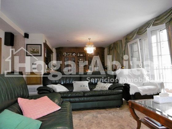 Foto 1 de Casa en venda a El Cabanyal- El Canyamelar de 5 habitacions amb garatge i balcó