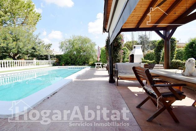 Foto 2 de Xalet en venda a Madrigal de 7 habitacions amb terrassa i piscina