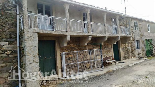 Foto 1 de Chalet en venta en Monfero de 8 habitaciones con terraza y garaje