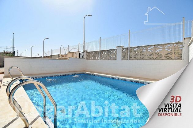 Foto 1 de Piso en venta en Playa de Gandia de 2 habitaciones con terraza y piscina