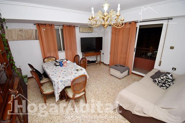 Foto 1 de Piso en venta en Sedaví de 4 habitaciones con balcón y aire acondicionado