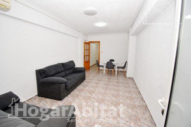 Foto 2 de Piso en venta en Sant Isidre de 3 habitaciones con terraza y balcón
