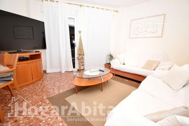 Foto 2 de Pis en venda a Monserrat de 4 habitacions amb terrassa i balcó