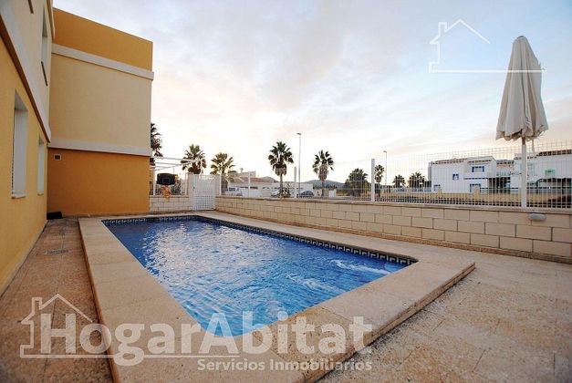 Foto 1 de Casa en venta en Oliva Playa de 2 habitaciones con terraza y piscina