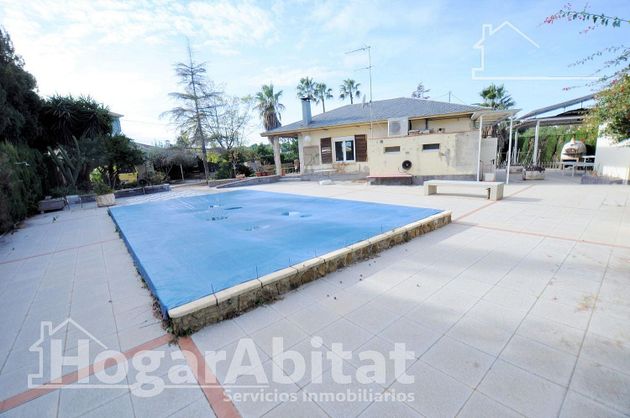 Foto 1 de Casa en venda a Camì Paterna-Lloma del Calderer de 4 habitacions amb terrassa i piscina
