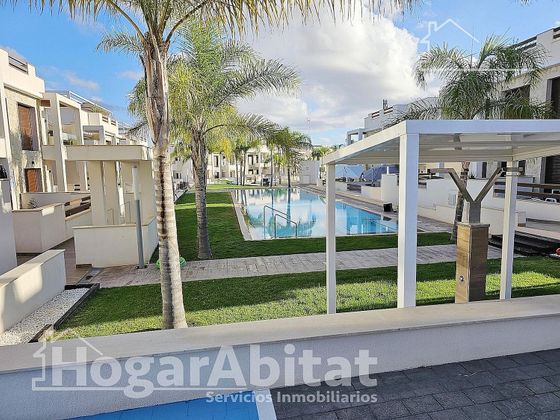 Foto 2 de Piso en venta en Los Balcones - Los Altos del Edén de 3 habitaciones con terraza y piscina