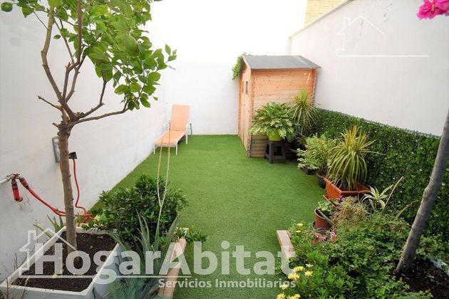Foto 2 de Venta de casa en Catarroja de 4 habitaciones con terraza y jardín