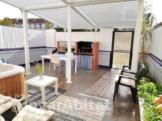 Foto 1 de Casa en venta en San Antonio de Benagéber de 4 habitaciones con terraza y piscina