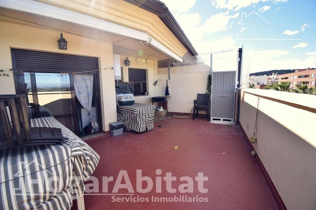 Foto 1 de Àtic en venda a Centro - Chiva de 2 habitacions amb terrassa i aire acondicionat