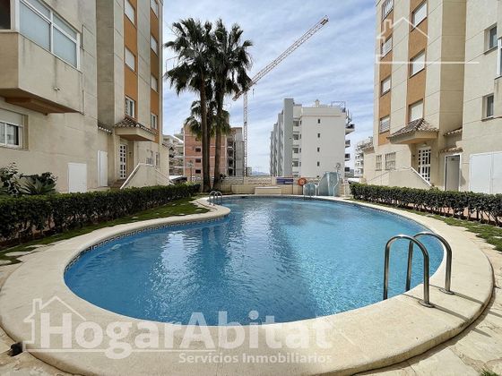 Foto 1 de Piso en venta en Daimús de 3 habitaciones con terraza y piscina