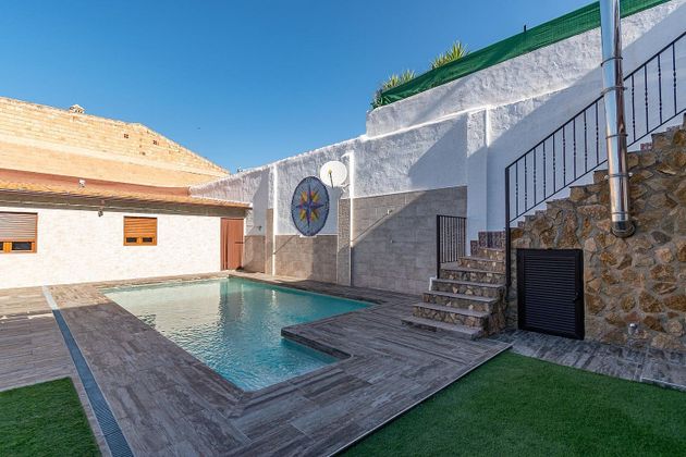 Foto 2 de Casa en venta en Villanueva Mesía de 4 habitaciones con terraza y piscina