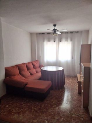 Foto 1 de Pis en lloguer a Residencial Triana - Barrio Alto de 2 habitacions amb mobles i ascensor