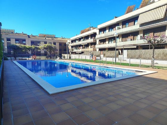 Foto 1 de Venta de piso en calle De Guipúscoa de 2 habitaciones con terraza y piscina