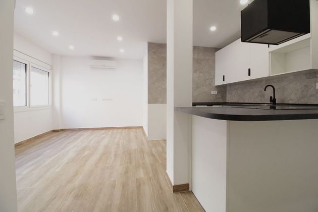 Foto 2 de Piso en venta en calle De Covadonga de 2 habitaciones con aire acondicionado y calefacción
