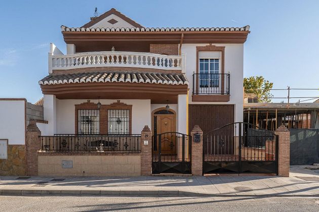 Foto 1 de Casa en venda a Fuente Vaqueros de 3 habitacions amb terrassa i garatge