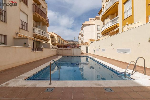 Foto 1 de Pis en venda a calle Carlos Cano de 2 habitacions amb terrassa i piscina