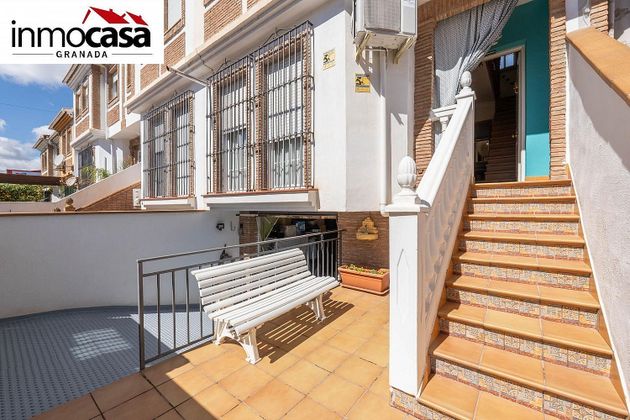Foto 2 de Casa en venda a calle Hermanos Álvarez Quintero de 3 habitacions amb terrassa i garatge