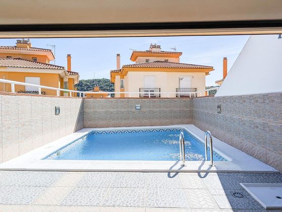 Foto 1 de Xalet en venda a calle Sala de Los Reyes de 4 habitacions amb terrassa i piscina