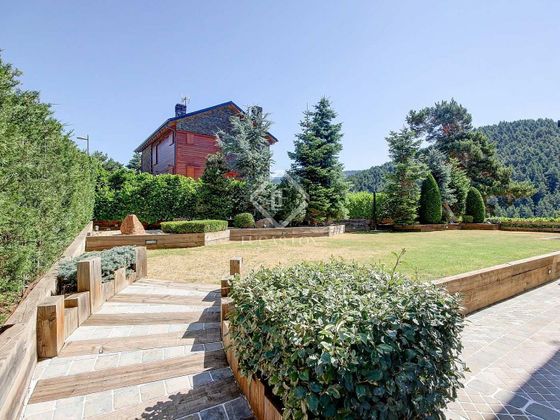 Foto 1 de Casa en venda a Alp de 5 habitacions amb terrassa i garatge