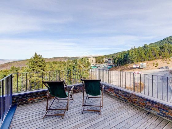 Foto 1 de Pis en venda a Alp de 3 habitacions amb terrassa i balcó