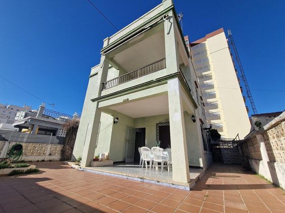 Foto 1 de Chalet en venta en Playa de Gandia de 7 habitaciones con terraza y balcón