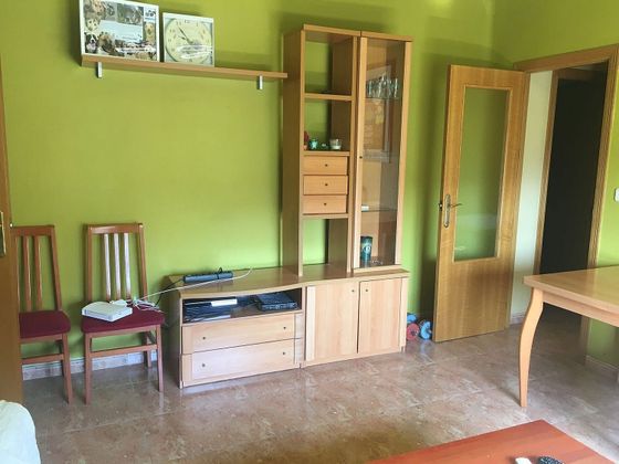 Foto 2 de Pis en lloguer a Centro - Murcia de 2 habitacions amb mobles i balcó