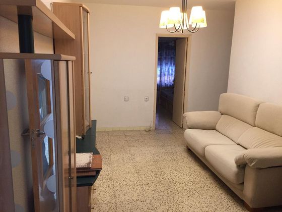 Foto 1 de Piso en alquiler en San Andrés - San Antón de 4 habitaciones con terraza y muebles