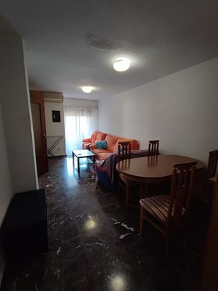Foto 2 de Pis en lloguer a Juan Carlos I de 3 habitacions amb mobles i aire acondicionat