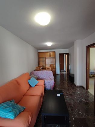 Foto 1 de Alquiler de piso en Juan Carlos I de 3 habitaciones con muebles y aire acondicionado