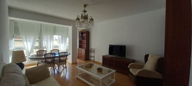 Foto 1 de Alquiler de piso en Centro - Murcia de 4 habitaciones con muebles y ascensor