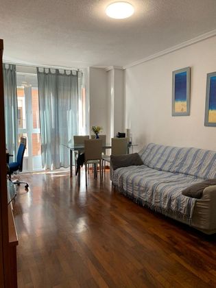Foto 2 de Pis en lloguer a El Carmen de 1 habitació amb terrassa i mobles