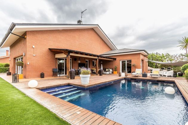 Foto 1 de Casa en venda a Can Llobateres - Can Pallars de 5 habitacions amb terrassa i piscina