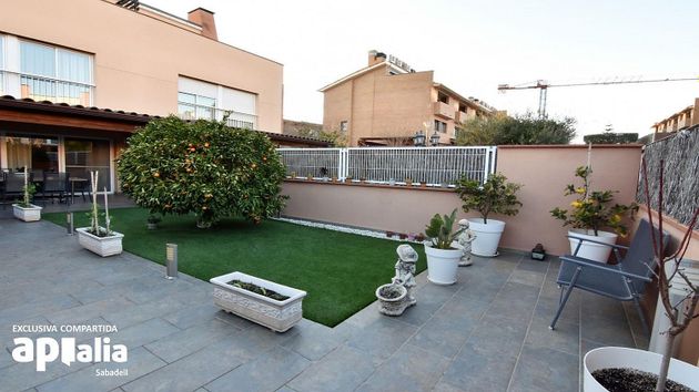 Foto 2 de Casa en venda a Centre - Castellar del Vallès de 4 habitacions amb terrassa i piscina