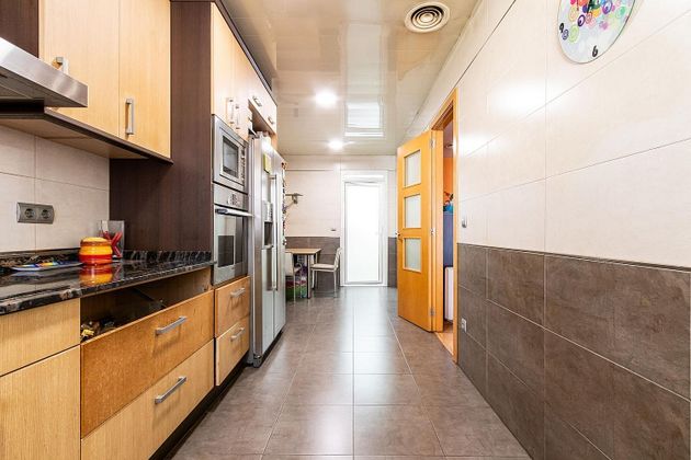 Foto 2 de Pis en venda a Centre - Eixample – Can Llobet – Can Serra de 3 habitacions amb terrassa i aire acondicionat