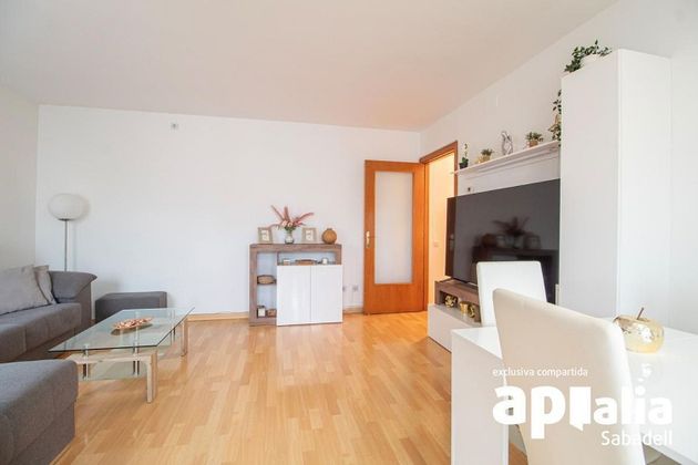 Foto 2 de Piso en venta en Centre - Eixample – Can Llobet – Can Serra de 3 habitaciones con piscina y garaje