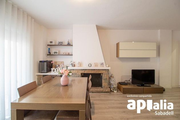 Foto 2 de Piso en venta en Centre - Eixample – Can Llobet – Can Serra de 4 habitaciones con terraza y balcón