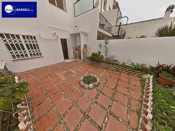 Foto 1 de Casa adossada en venda a Sant Andreu de la Barca de 4 habitacions amb terrassa i garatge