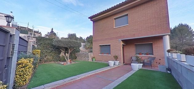 Foto 2 de Venta de chalet en Sant Esteve Sesrovires de 4 habitaciones con terraza y piscina