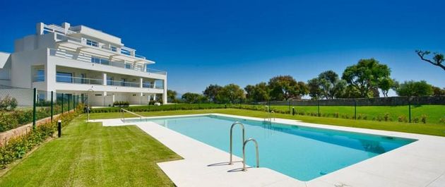 Foto 1 de Piso en venta en Sotogrande Alto de 2 habitaciones con terraza y piscina