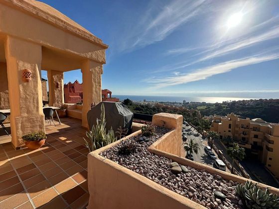 Foto 1 de Ático en venta en San Luis de Sabinillas de 3 habitaciones con terraza y piscina